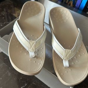 Vionic pacific high tides sandals 9